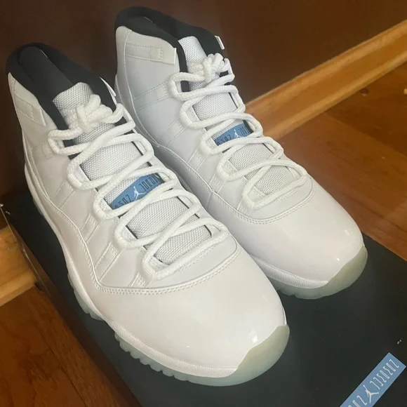 Jordan 11 Ice White
